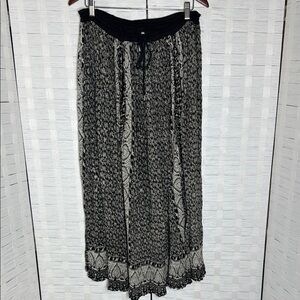 Jasmine by K.V.M. Vintage Black and White Gauzy Boho Maxi Skirt Size Medium